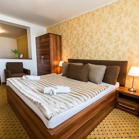 Hotel Merkur Kaluža المظهر الخارجي الصورة