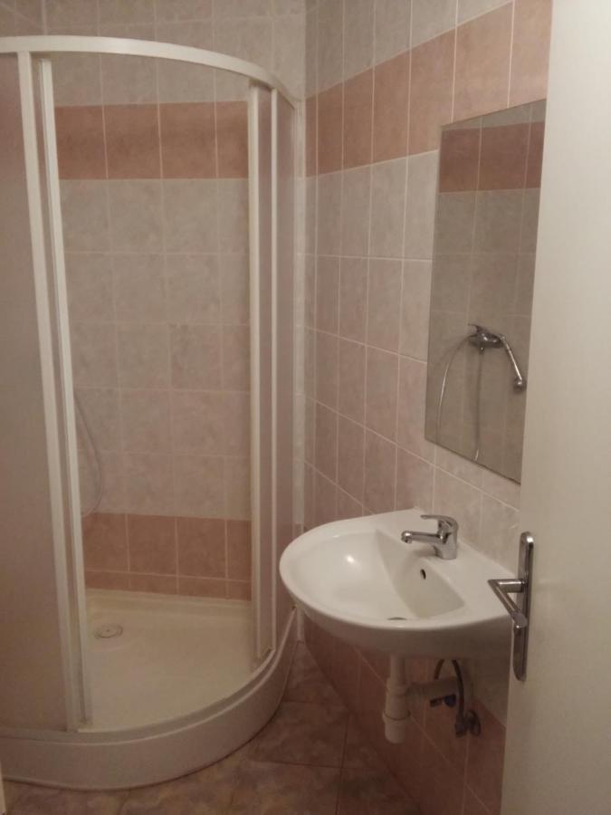 Hotel Merkur Kaluža المظهر الخارجي الصورة